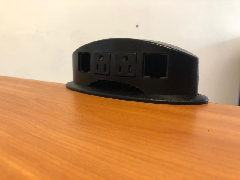 tomacorriente de escritorio